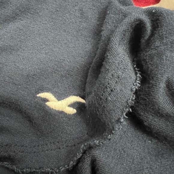 Hollister Womens Navy Blue‎ Red White Stripe V Neck Easy Tee Shirt Size M Logo - Picture 9 of 10